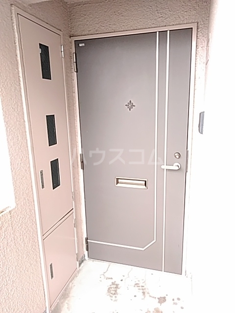 16/20 エントランス