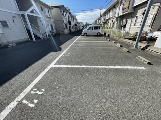 2/3 駐車場