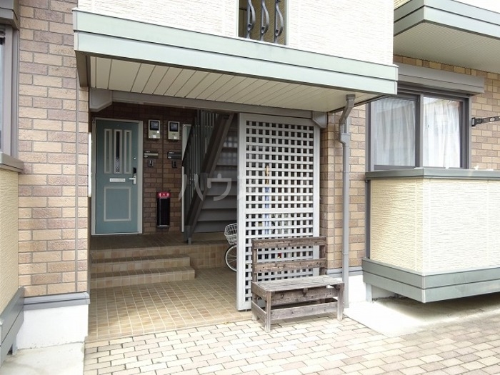 16/23 エントランス