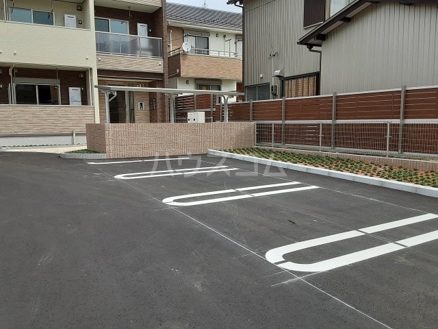27/30 駐車場