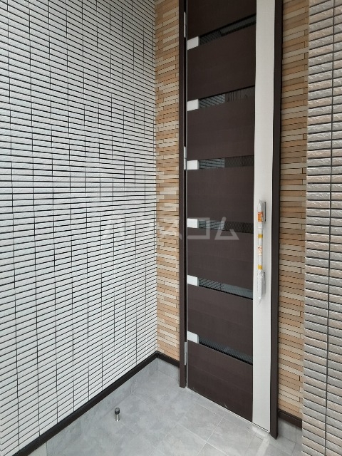 27/30 エントランス