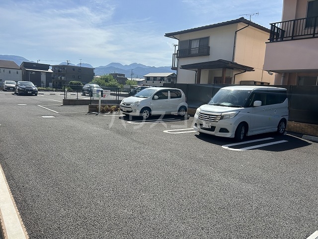 21/28 駐車場