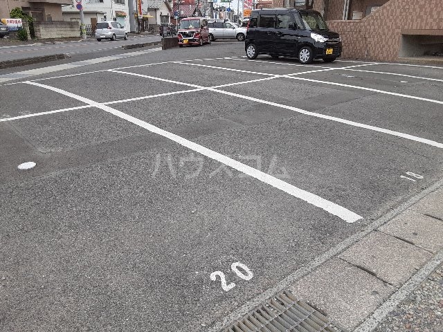 16/20 駐車場