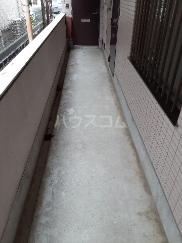 23/27 エントランス