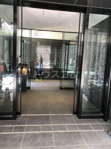 26/30 エントランス