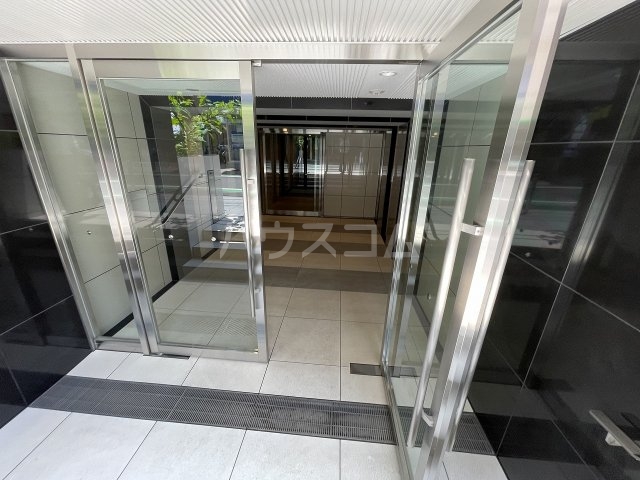 20/23 エントランス