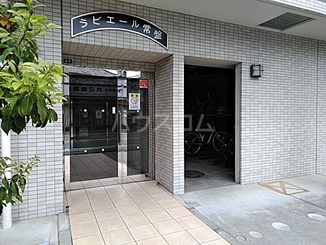 20/27 エントランス