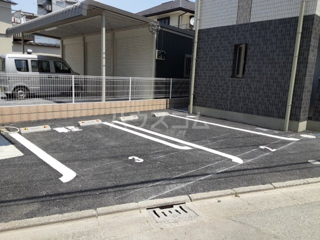 18/28 駐車場