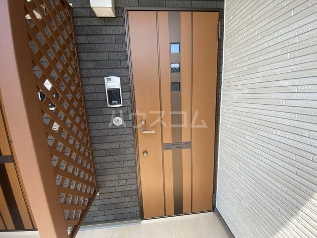 27/30 エントランス