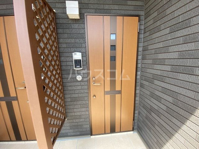 28/30 エントランス