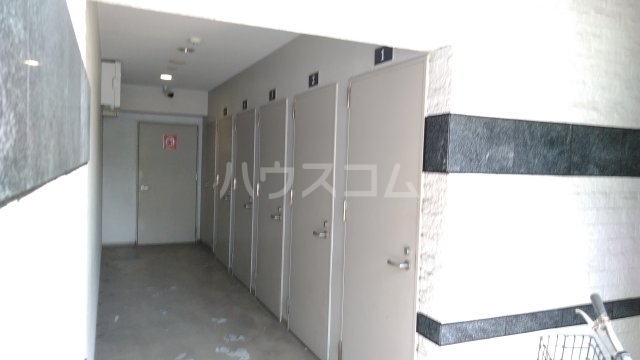 25/30 エントランス