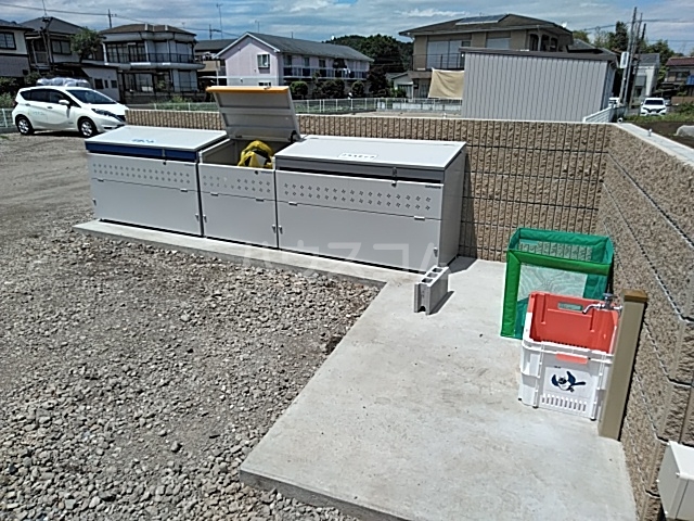 19/30 エントランス