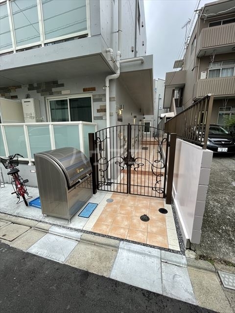 26/30 エントランス