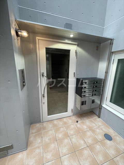 23/30 エントランス