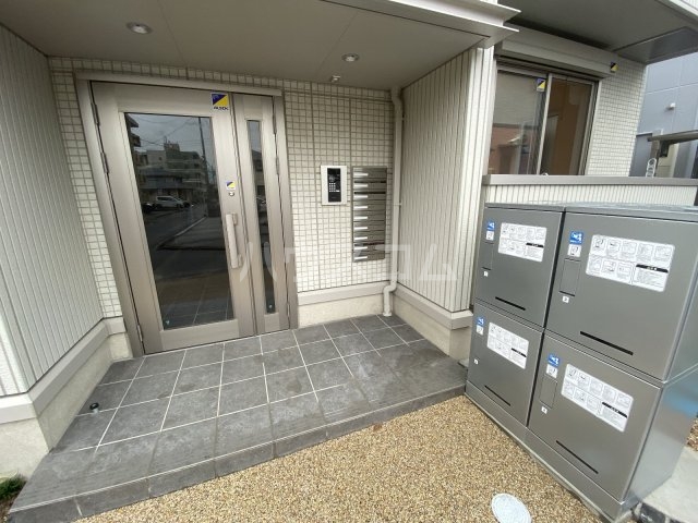 26/30 エントランス