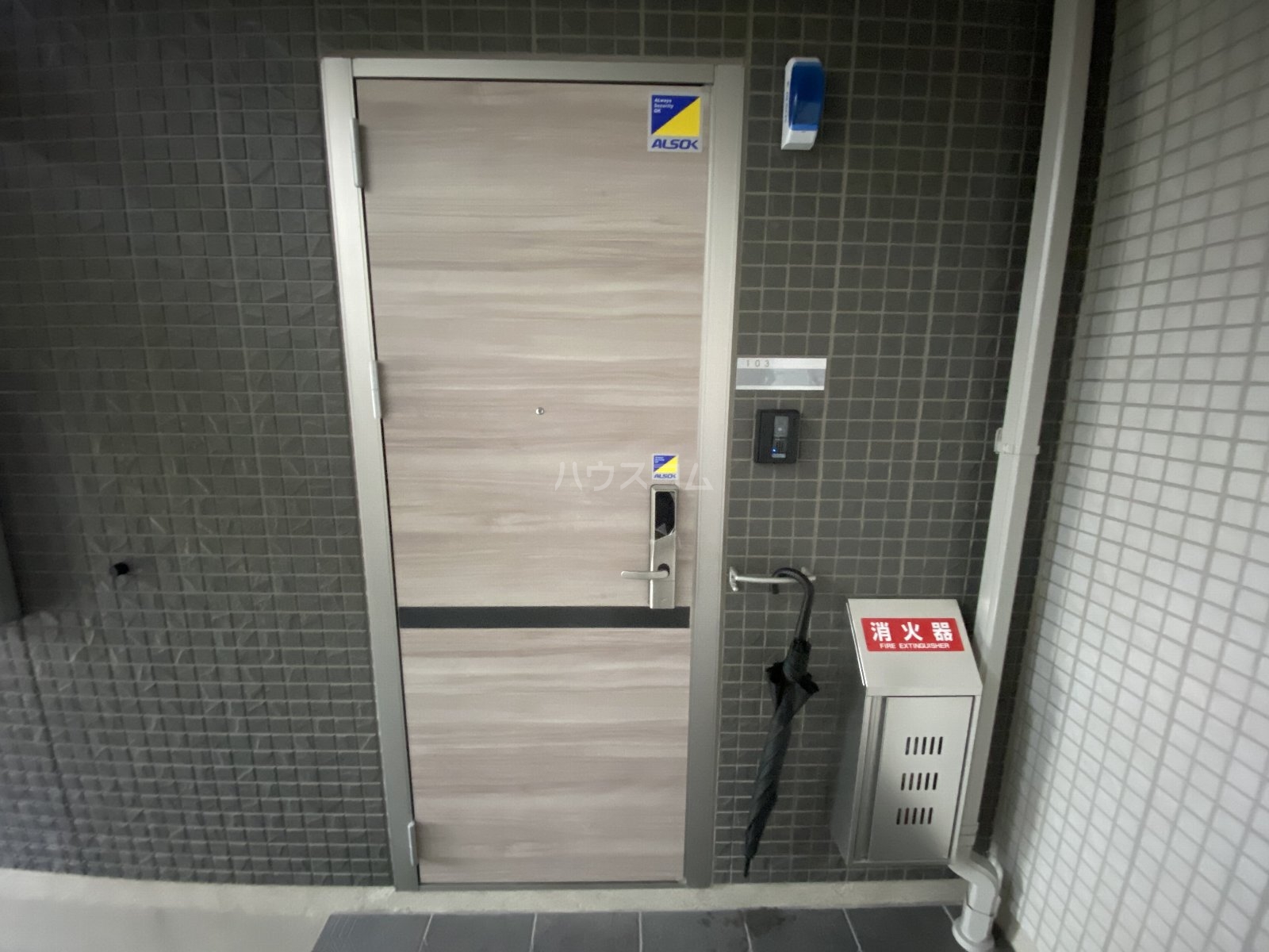 27/30 エントランス