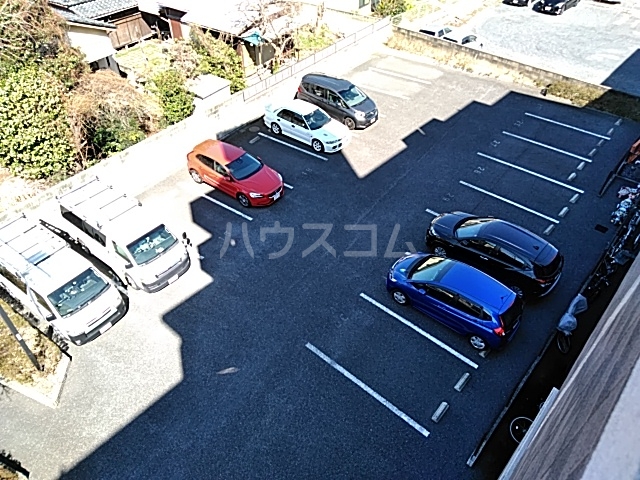 28/30 駐車場