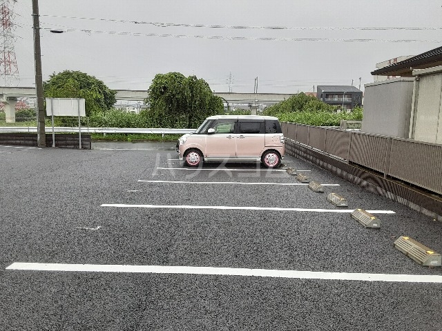 2/5 駐車場