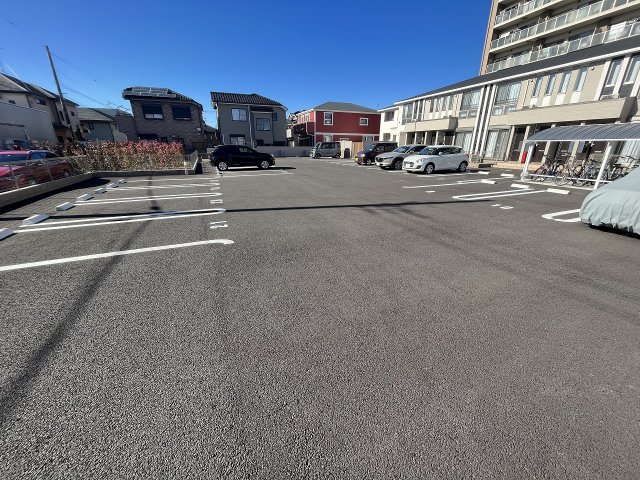 27/30 駐車場