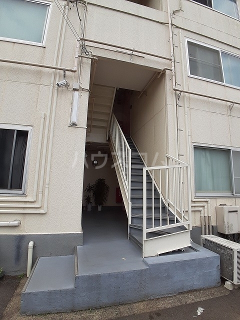 24/30 エントランス