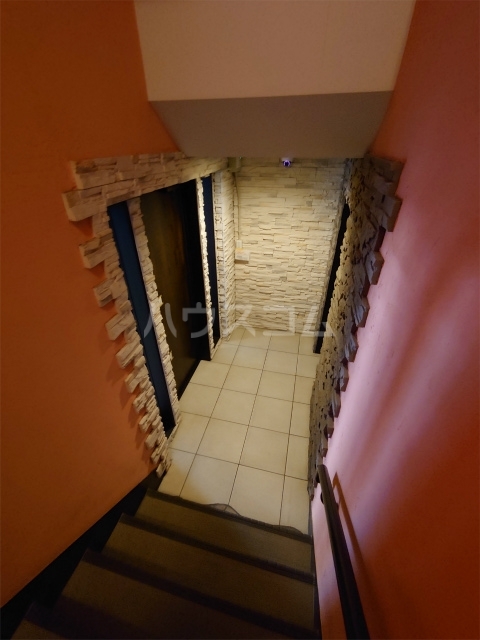 24/29 エントランス