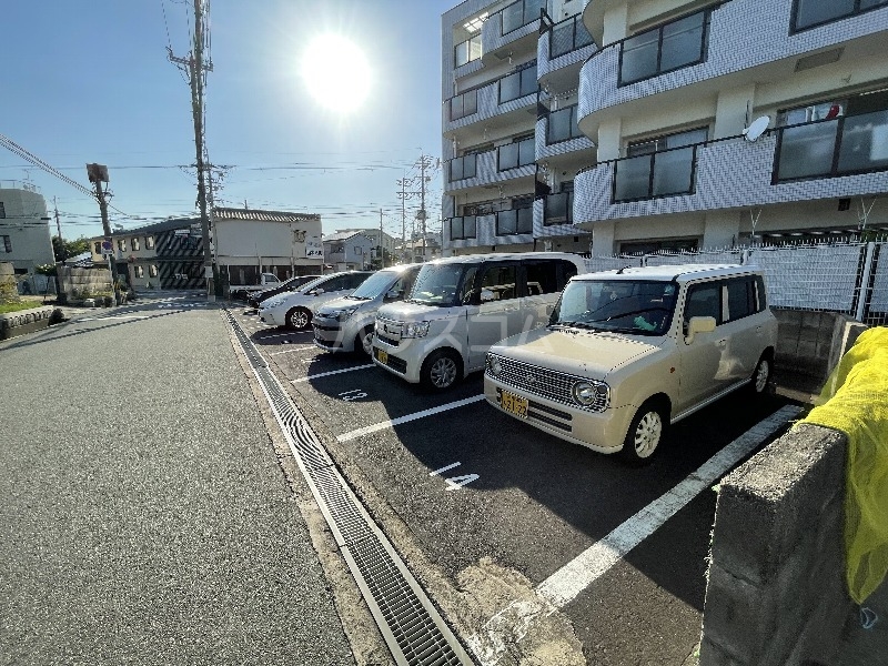 2/4 駐車場