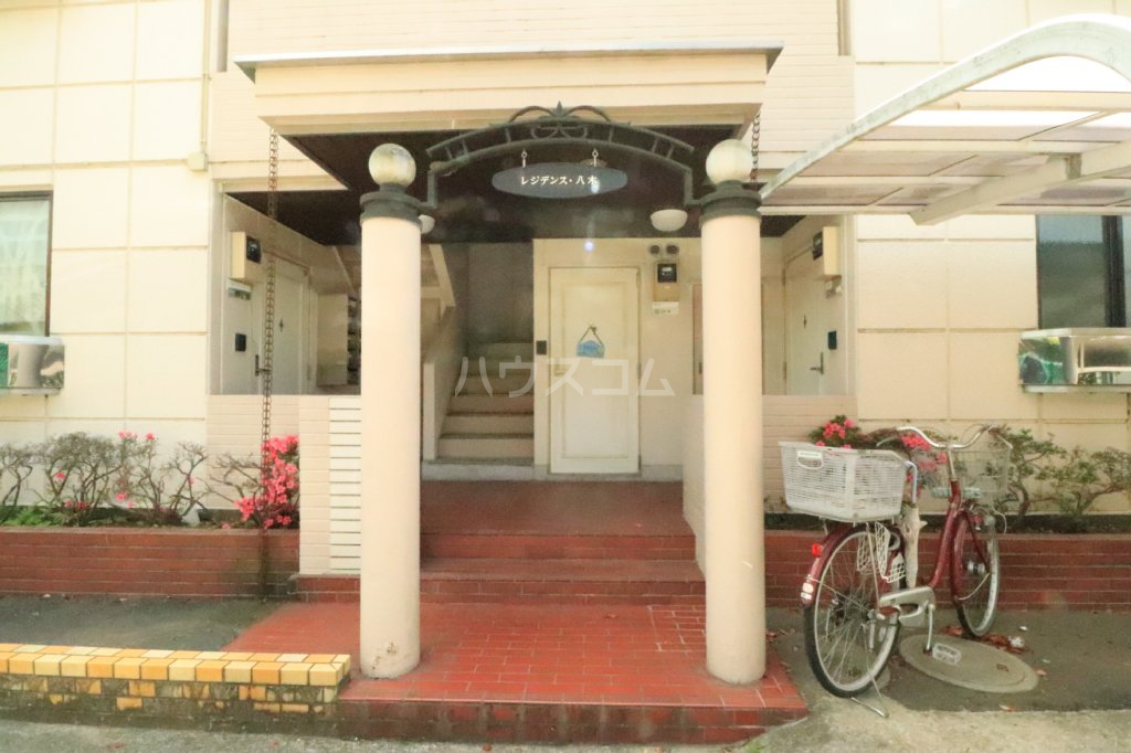 18/25 エントランス