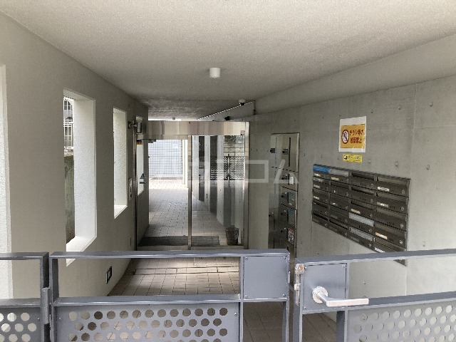 2/3 エントランス