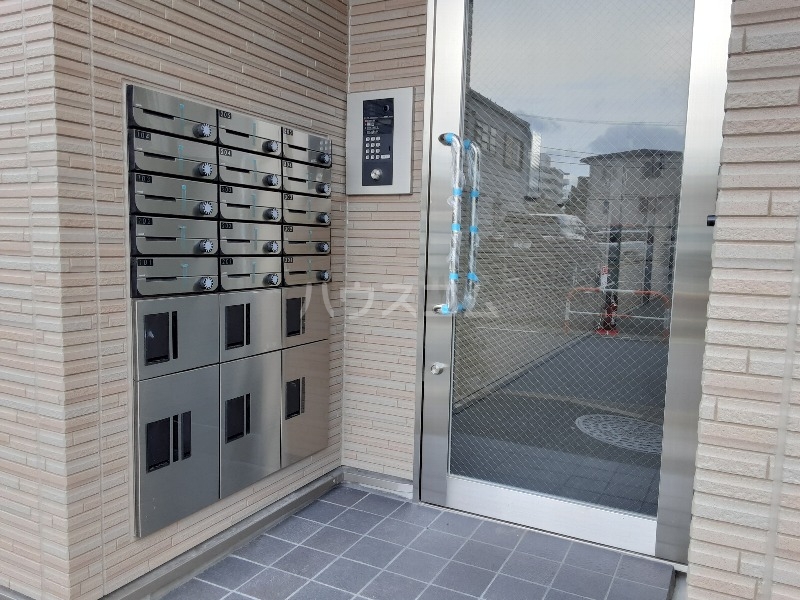 22/28 エントランス