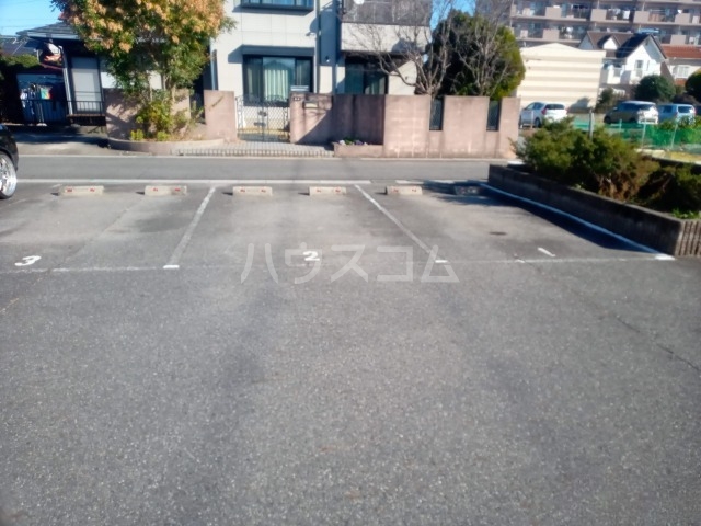 17/28 駐車場