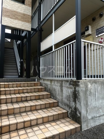 22/26 エントランス