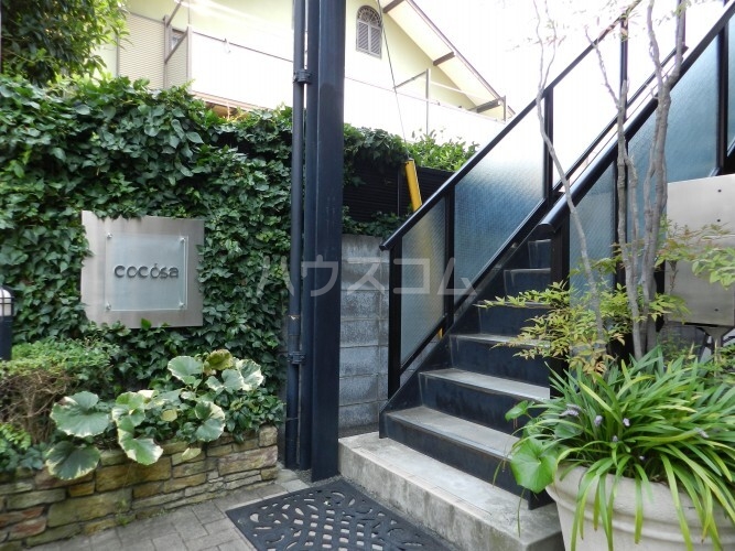 19/27 エントランス