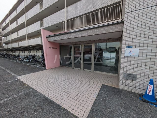 28/30 エントランス