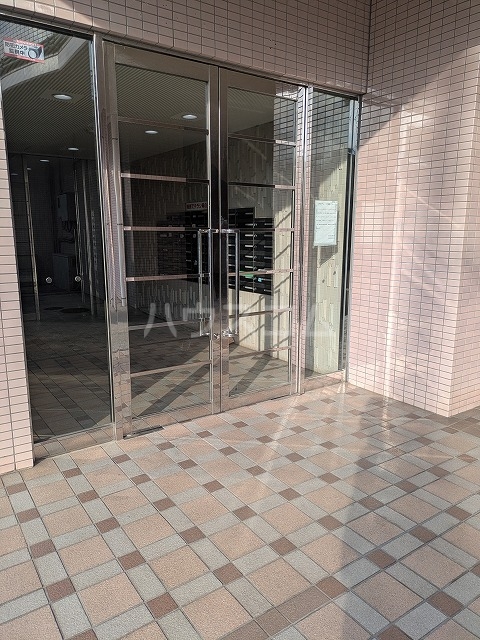 23/30 エントランス