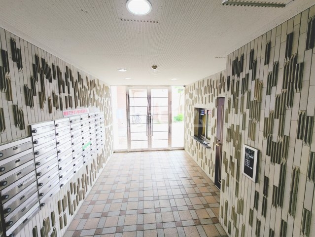 27/30 エントランス