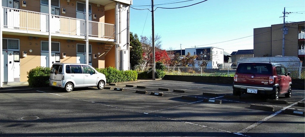 23/26 駐車場