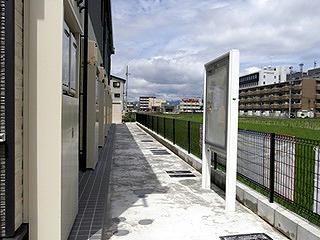 13/19 エントランス