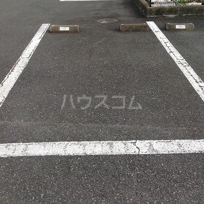 17/17 駐車場