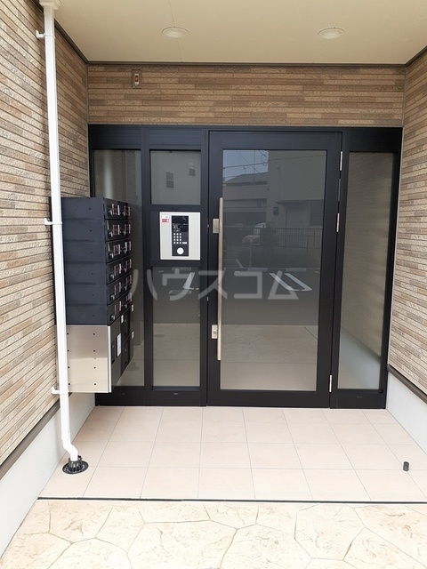 16/25 エントランス