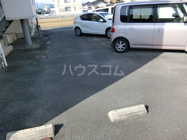 28/30 駐車場