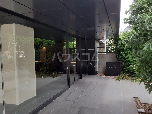 19/28 エントランス