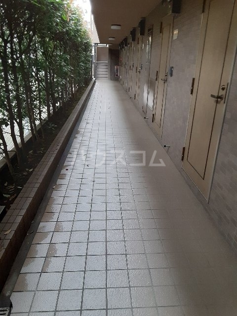 24/30 エントランス