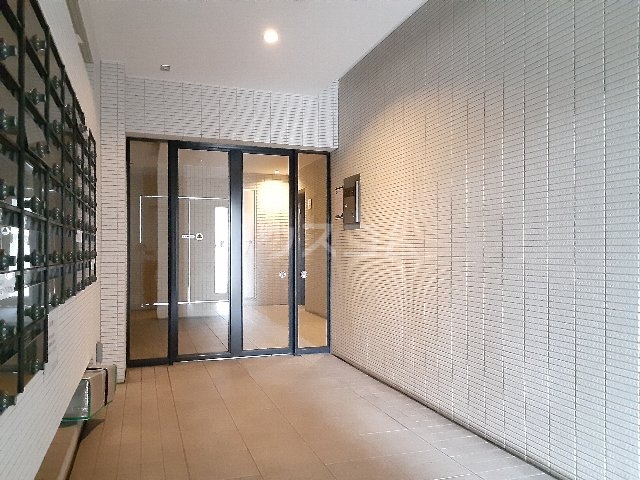 23/30 エントランス