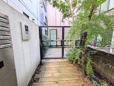 21/29 エントランス