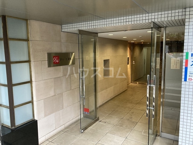 24/30 エントランス