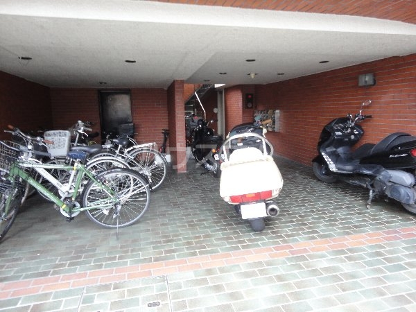 23/30 エントランス