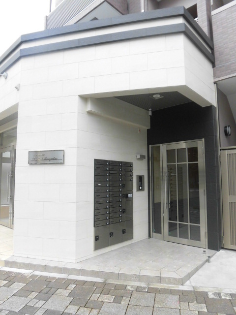 21/30 エントランス