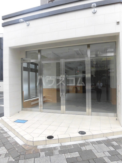 24/30 エントランス