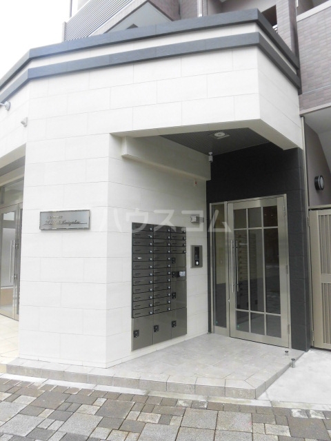 23/30 エントランス