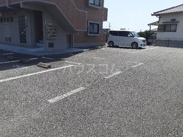 16/18 駐車場